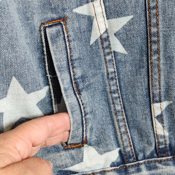 Kellparker Trendy Star Patterned Distressed Denim Jacket - Picture 2 of 8